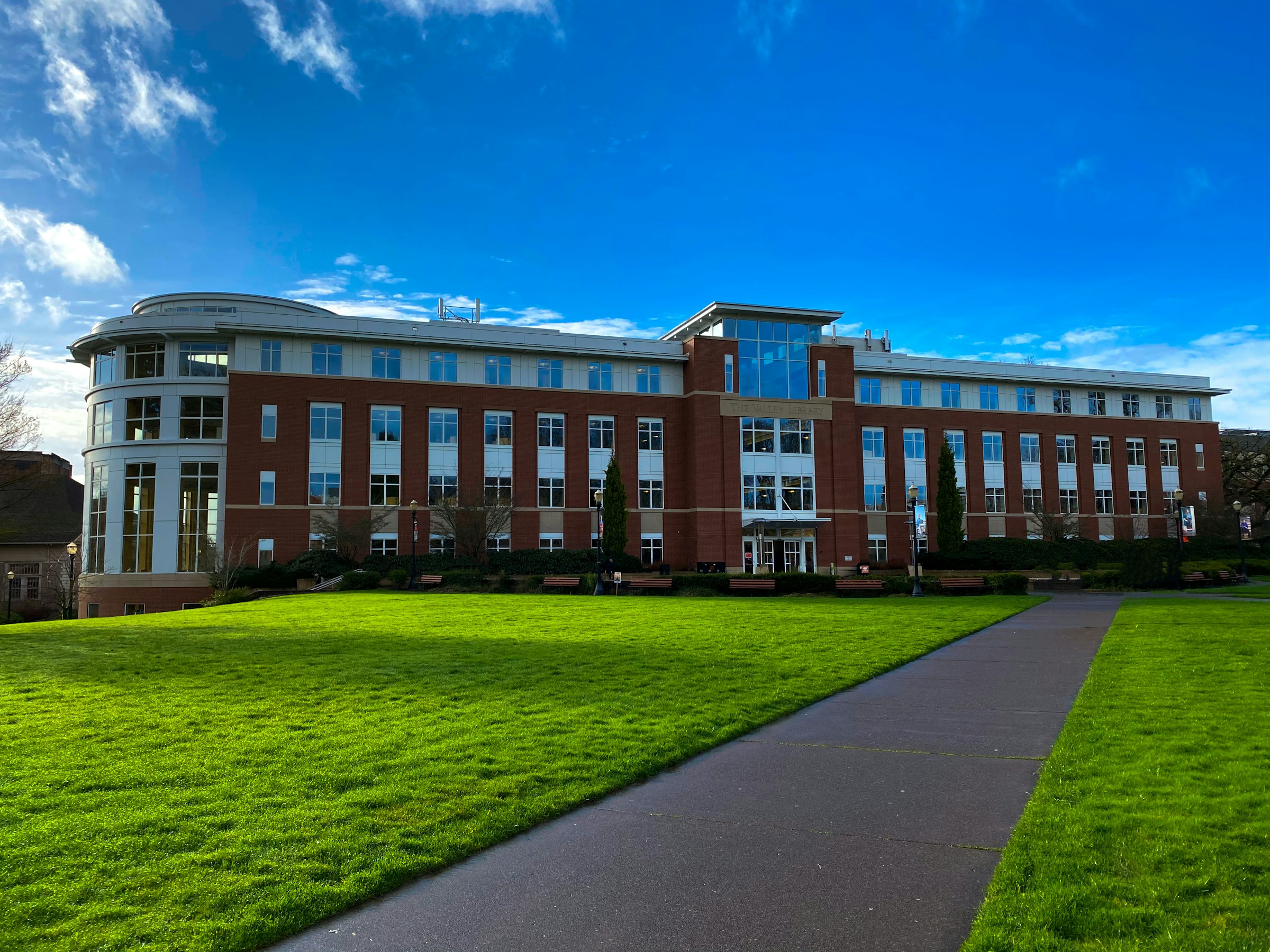 Students arrive for orientation, advising, and the start of the Fall 2025 term.